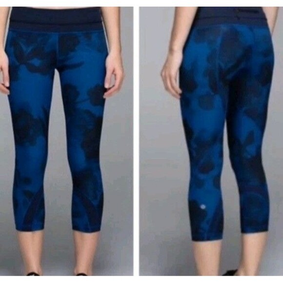 Lululemon Crop Jumbo Ink Floral Blue Leggings Size 4 - Picture 1 of 7